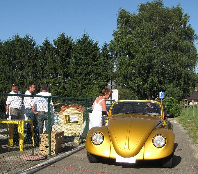 Prijsuitreiking voor de mooiste, oudste, speciaalste en de auto die van het verst kwam,  verschillende leden van MG Club Limburg vielen in de prijzen, kijk maar (31).JPG